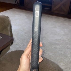 Hair straightener works great